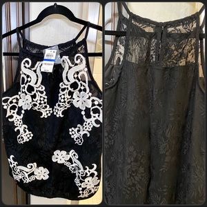 Beautiful top with appliqué, brand new!